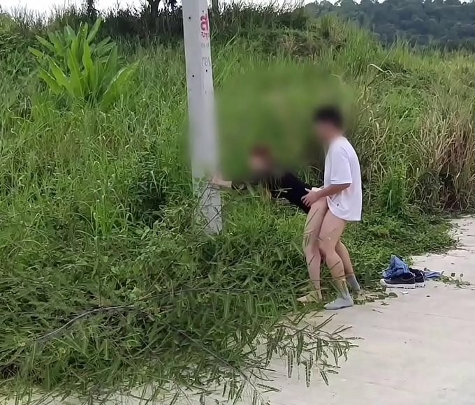 Wild And Risky Side-Road Sex With A Japanese Enchantress And Her Luscious Friend! 远行 Notes ~