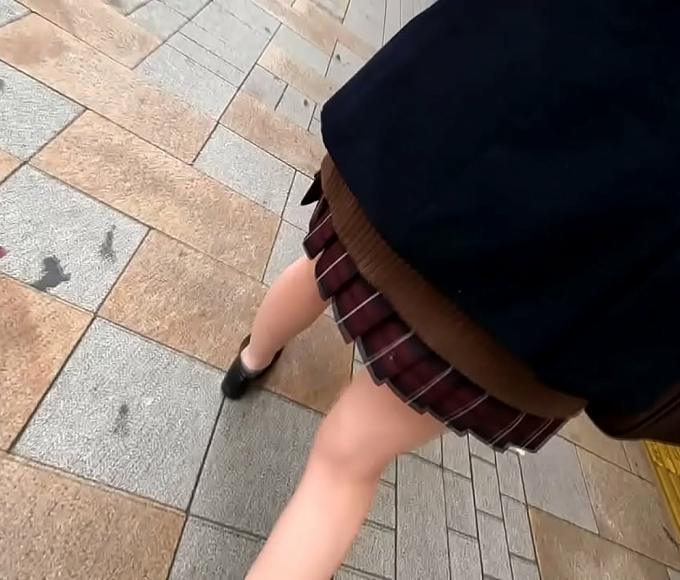 Eye-catching! 'C-chan' In Shinjuku Girls Student Uniform Blazer With Beautiful Legs And Miniska